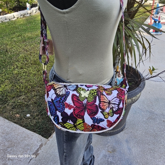 NWT MULTI COLORED BUTTERFLY LUV BETSEY SLING CROSSBODY - Picture 4 of 5